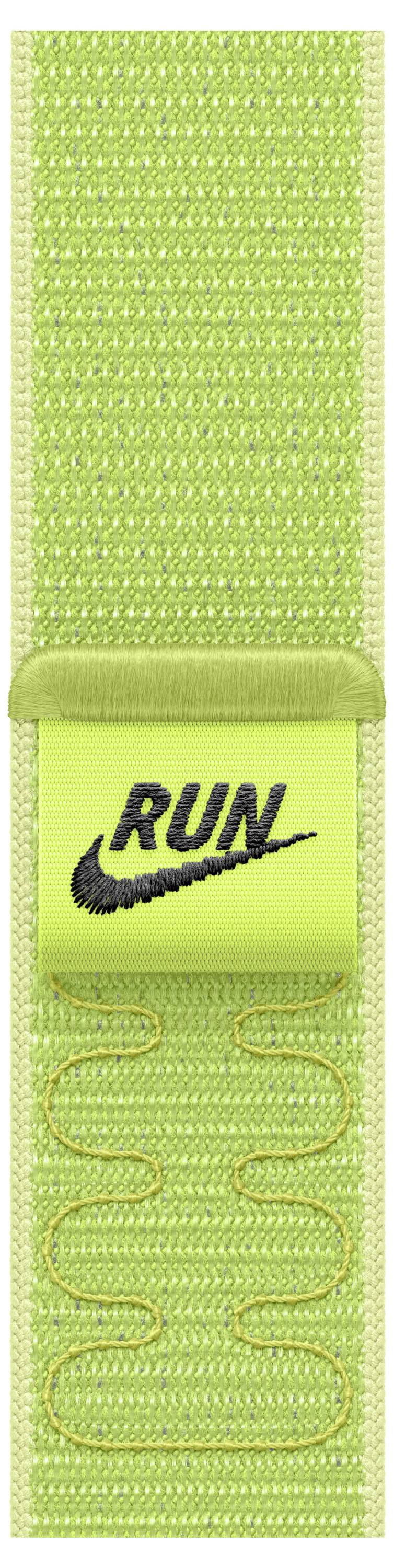 Grünes Armband mit dem Wort 'RUN' und einem Swoosh-Logo aufgedruckt.
