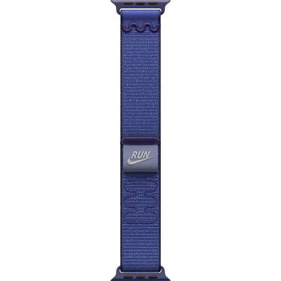 Eine Nahaufnahme eines blauen gewebten Uhrenarmbands mit einem dunklen Rand. Das Band trägt das Wort 'RUN' und ein Logo, gedruckt auf einem kleinen rechteckigen Etikett.
