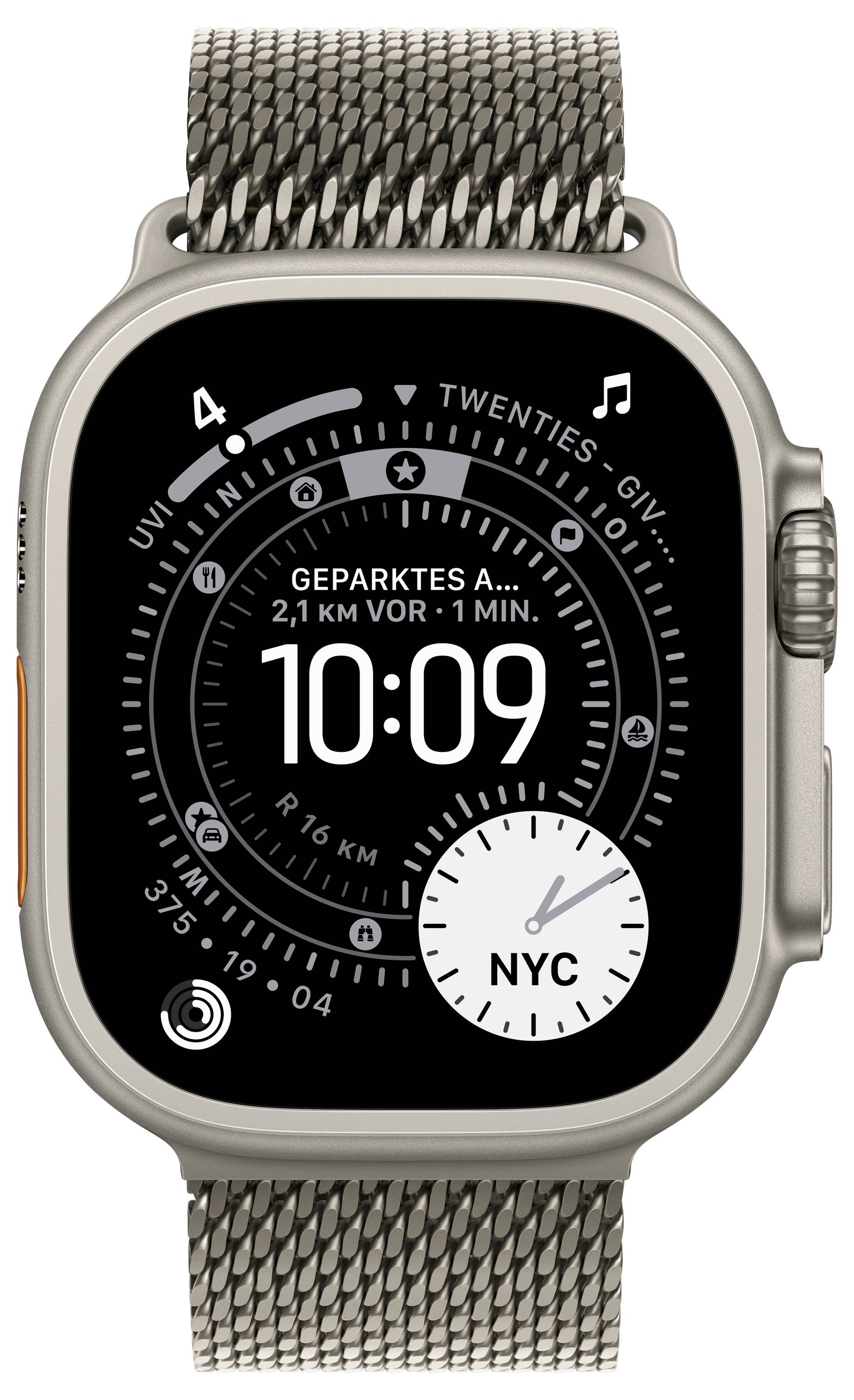 Eine Smartwatch, die die Uhrzeit '10:09' anzeigt, mit einer kreisförmigen Oberfläche, auf der der Standort 'NYC' zu sehen ist, an einem Armband aus Edelstahl-Geflecht.