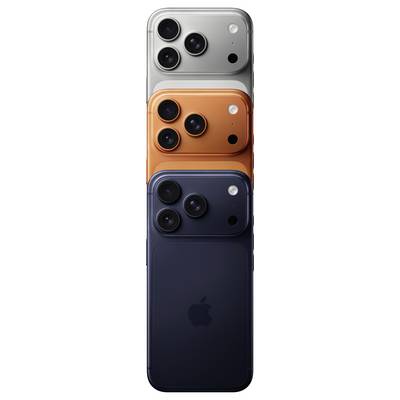 Drei Smartphones sind vertikal gestapelt und zeigen verschiedene Farben: Grau, Orange und Dunkelblau. Jedes Telefon verfügt über eine Dual-Rückkamera.