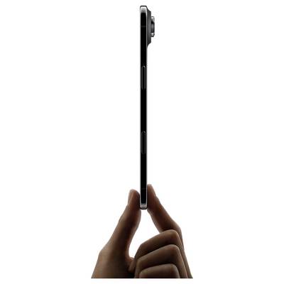 Eine Hand hält ein schlankes Smartphone vertikal und zeigt dessen schmales Profil und Tastenlayout.