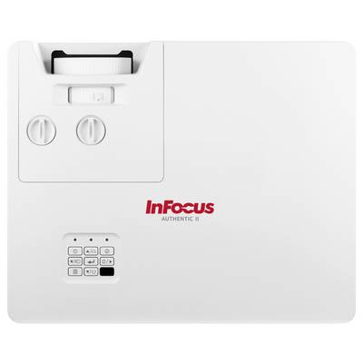 Ein weißer Projektor mit 'InFocus AUTHENTIC II' Branding auf der Oberseite, mit Bedienungstasten und Einstellungsrädern, von oben betrachtet.