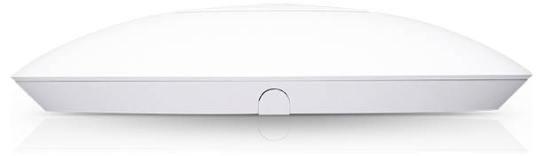 Eine schlanke, moderne drahtlose Computermaus, von der Seite betrachtet, mit einer glatten, geschwungenen Form und einer glänzenden weißen Oberfläche.