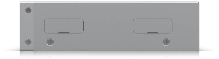 Ein grauer rechteckiger elektronischer Apparat mit zwei kleinen, rechteckigen Vertiefungen oder Schlitzen und vier kreisförmigen schraubenähnlichen Befestigungen.