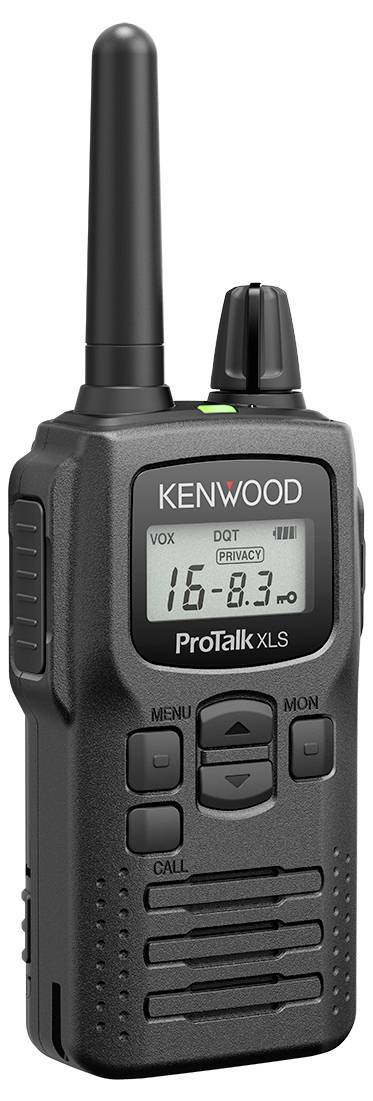 Eine tragbare Kenwood ProTalk XLS Funksprechanlage, die ein Display mit der Frequenz 16-8,3 und aktiviertem VOX-Modus zeigt.
