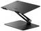 Ein schwarzer, verstellbarer Laptopständer mit elegantem Design, ausgestattet mit einer geneigten Oberfläche für ergonomische Positionierung und einem stabilen, modernen Fuß.