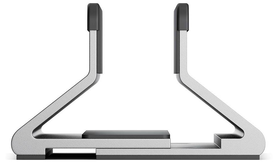 Ein moderner Skulptur-Ständer für Telefone oder Tablets in elegantem Silberfinish mit schwarzen Auflagen, entwickelt zum optimalen Abstützen von Geräten in einem günstigen Winkel.
