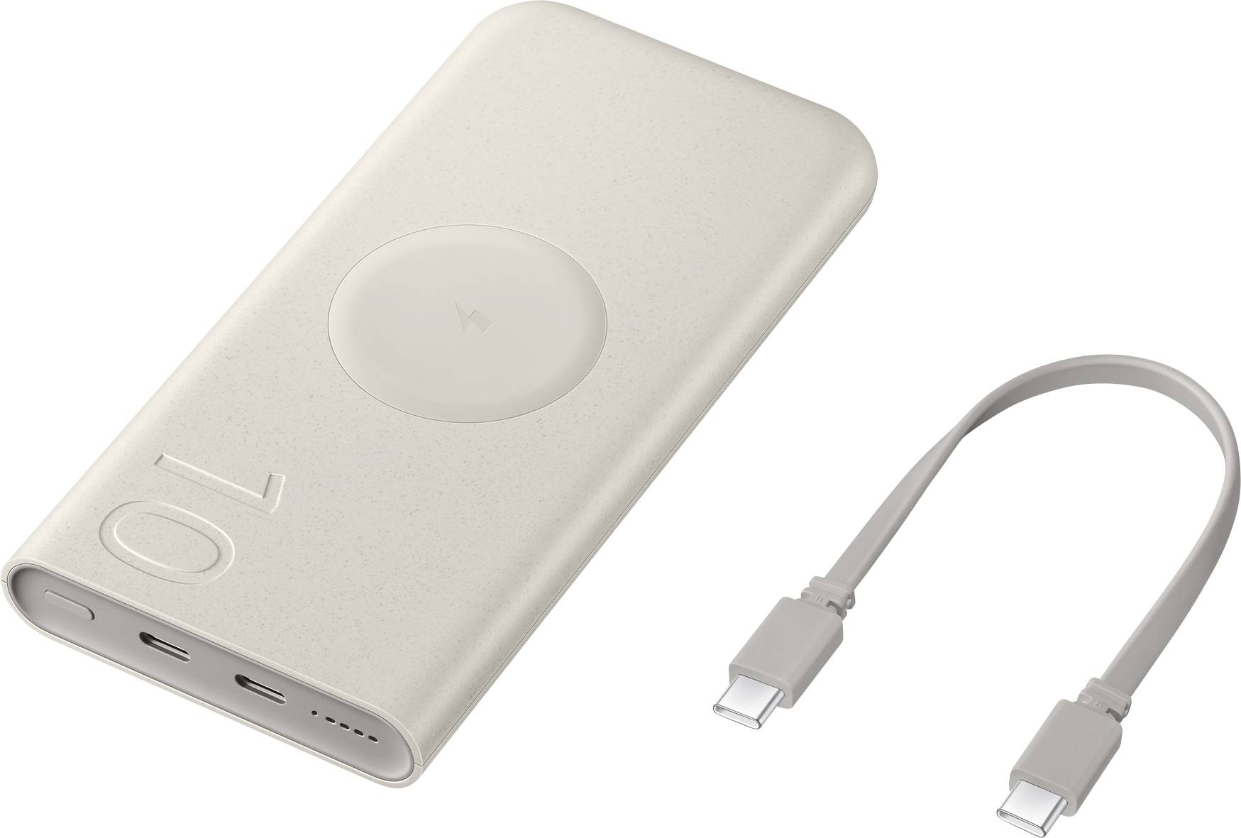 Eine beige, rechteckige Powerbank mit einem Wireless-Charging-Logo und der Zahl „10" eingraviert, neben einem kurzen USB-C-Kabel zum Laden von Geräten.