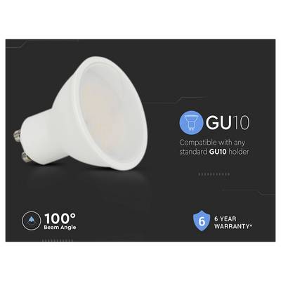Eine weiße GU10 LED-Lampe auf dunklem Hintergrund, gekennzeichnet mit 'Kompatibel mit jedem standard GU10-Sockel.' Eigenschaften: 100° Abstrahlwinkel und 6-Jahre-Garantie.