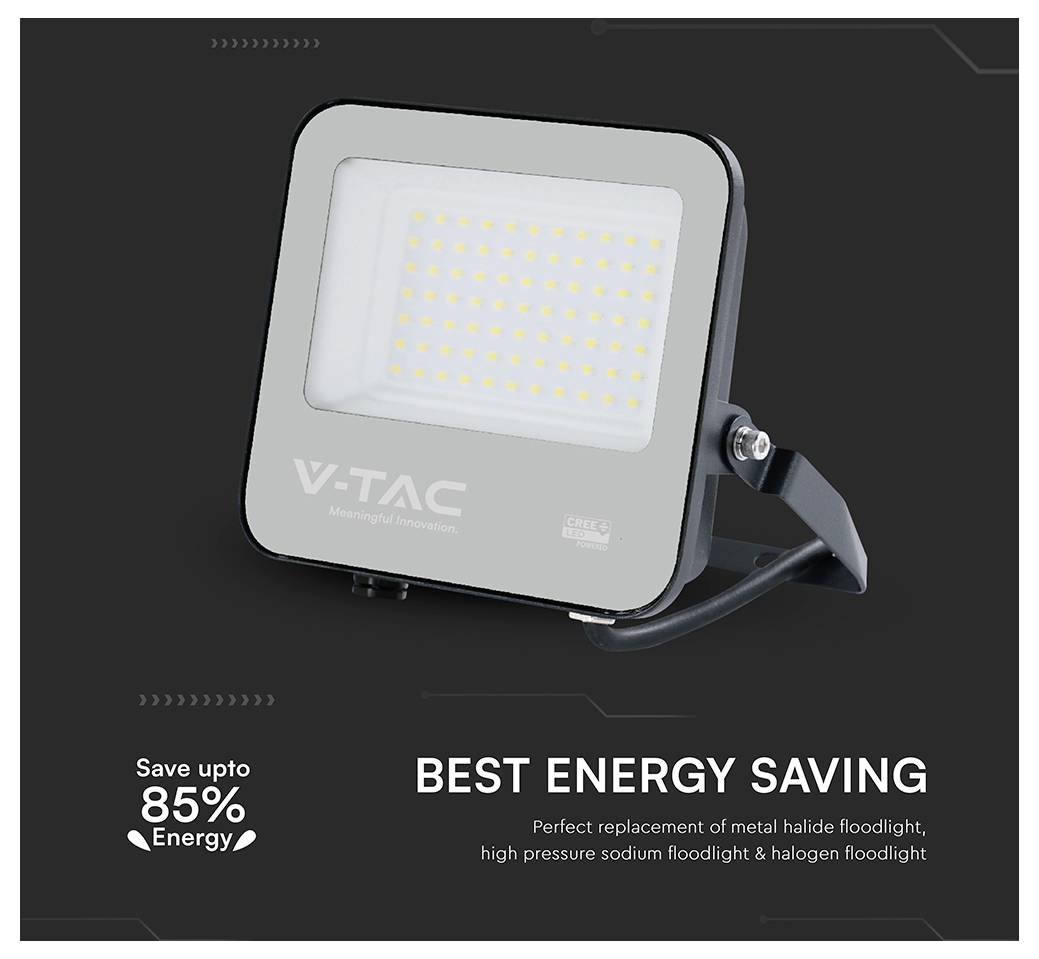 LED-Flutlicht auf einem Ständer, mit der Aufschrift "V-TAC". Text: "Beste Energieeinsparung", "Sparen Sie bis zu 85% Energie", wobei die Effizienz im Vergleich zu herkömmlichen Leuchten beworben wird.