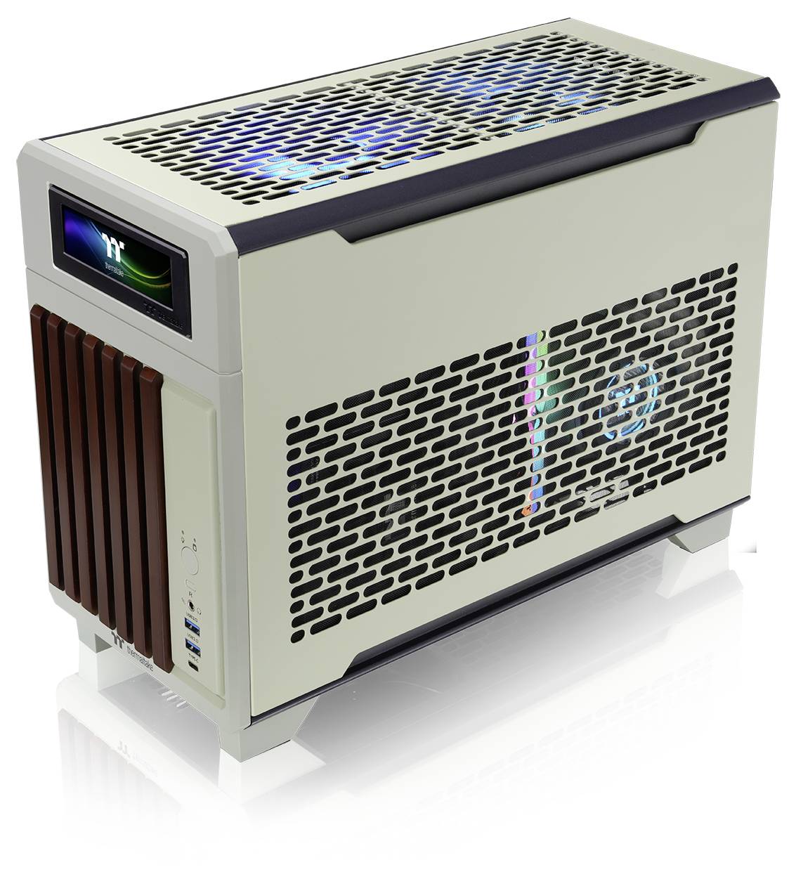 Ein rechteckiges, kompaktes Computergehäuse mit einer digitalen Anzeige auf der Vorderseite, versehen mit Lochblenden zur Belüftung und USB-Anschlüssen an einer Seite.