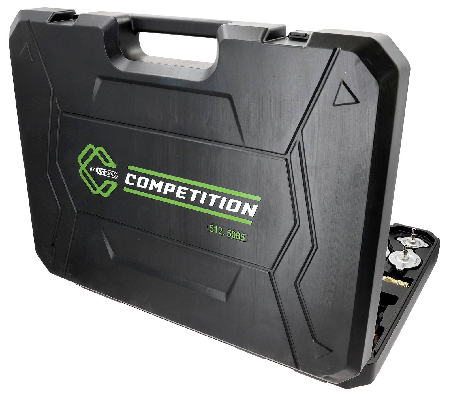 Ein schwarzer Hartschalenkoffer mit einem grünen 'Competition'-Logo, der seitlich leicht geöffnet ist und Metallwerkzeugteile im Inneren zeigt.