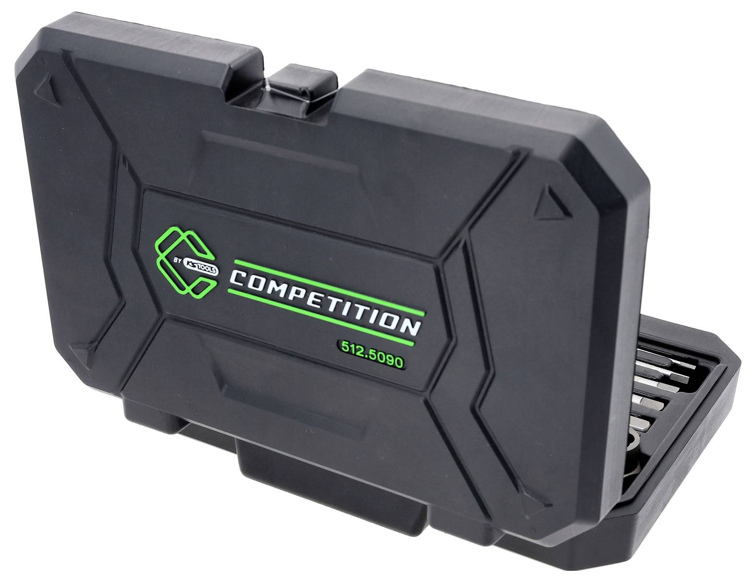 Ein schwarzer, geschlossener Werkzeugkoffer mit der Aufschrift "Competition" und einem Logo, der teilweise geöffnet ist und Metallwerkzeuge im Inneren erkennen lässt.