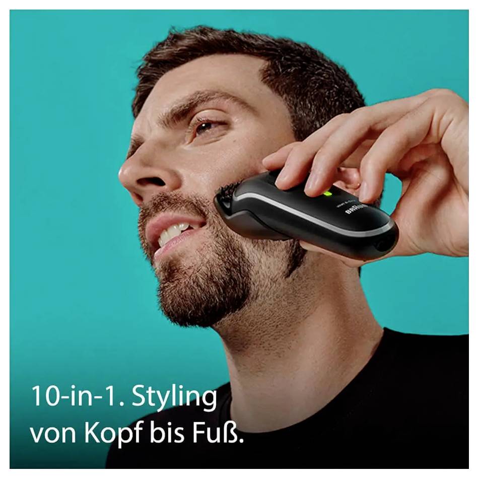 Ein Mann benutzt einen schwarzen elektrischen Rasierer auf seinem Gesicht vor einem türkisfarbenen Hintergrund. Text lautet: '10-in-1. Styling von Kopf bis Fuß.'