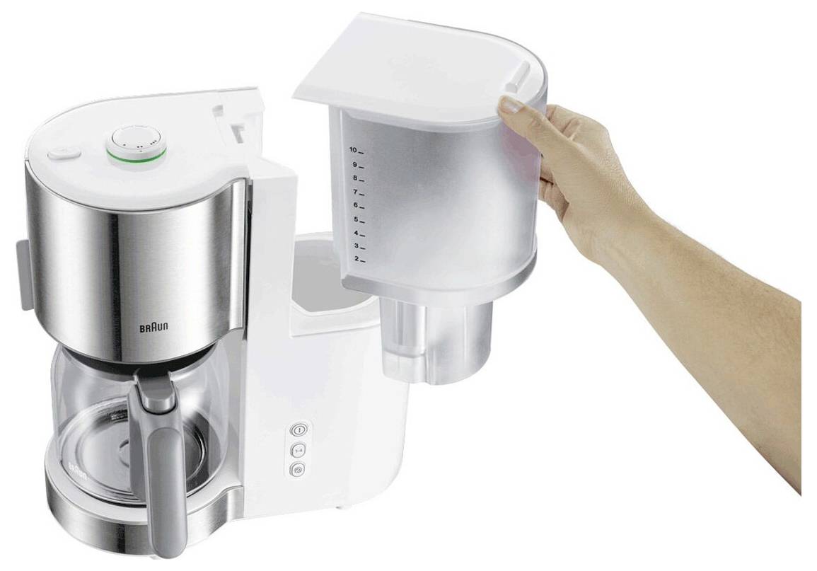 Eine Hand entfernt einen abnehmbaren Wassertank aus einer Kaffeemaschine und demonstriert dabei das Bedienungsdesign und die Benutzerinteraktion des Geräts.