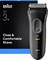 Schwarzer elektrischer Rasierer der Braun Shaver Series 3+ mit ergonomischem Design, neben seiner Verpackung präsentiert. Text lautet: „Präzise & angenehme Rasur."