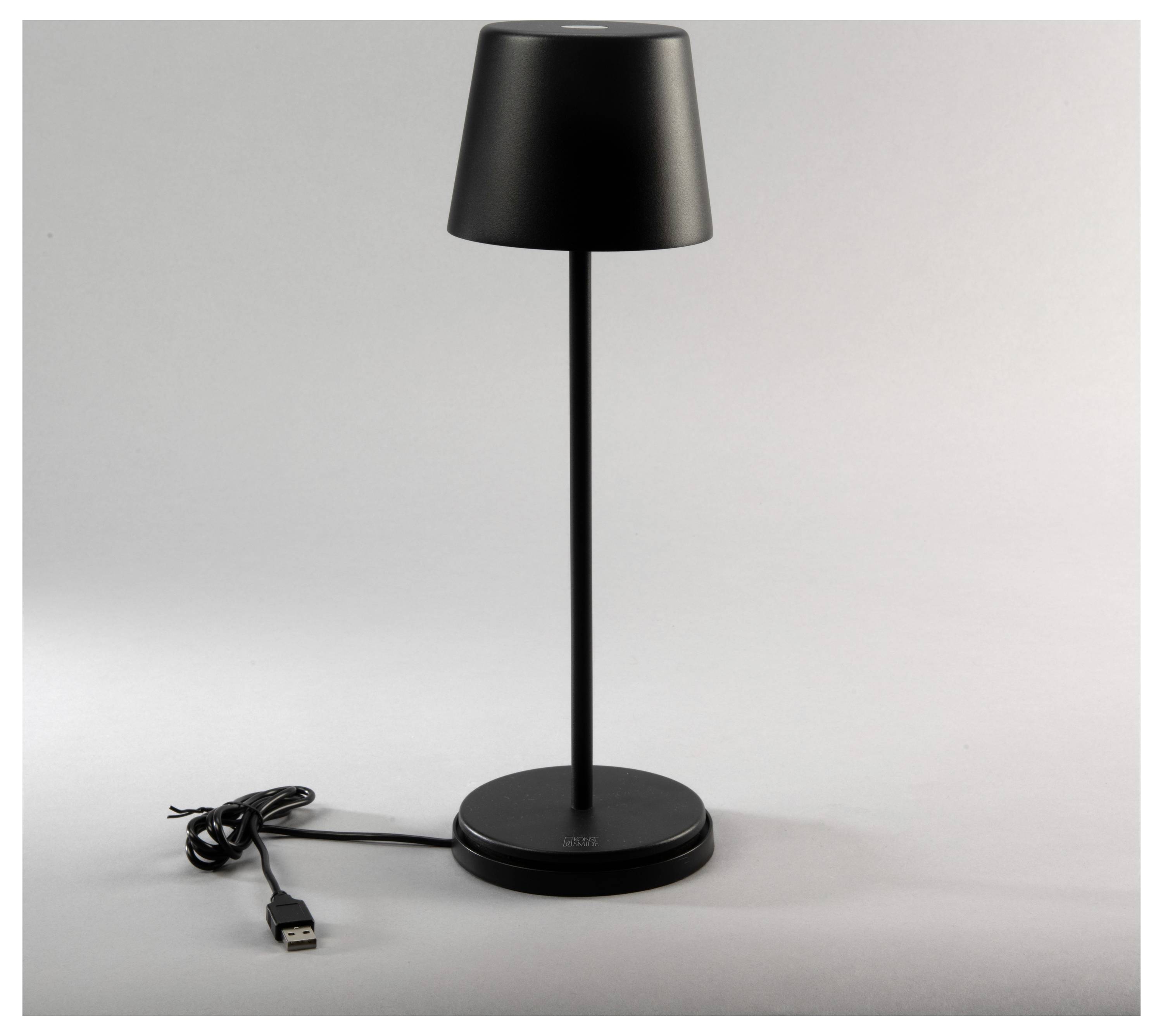 Eine schlanke schwarze Tischlampe mit USB-Ladeanschluss und minimalistischem Design.