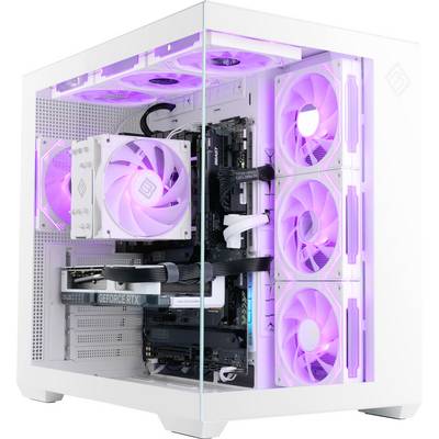 Ein weißer Gaming-PC mit RGB-Beleuchtung, der mehrere Kühlventilatoren und eine NVIDIA GeForce RTX Grafikkarte in einem transparenten Gehäuse zeigt.