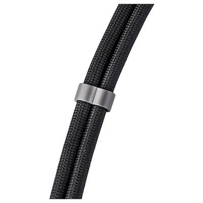 Schwarzes geflochtenes Kabel mit grauer Metallklemme, das eine Nahaufnahme des strukturierten Kabels und der Befestigungsklemme zeigt.