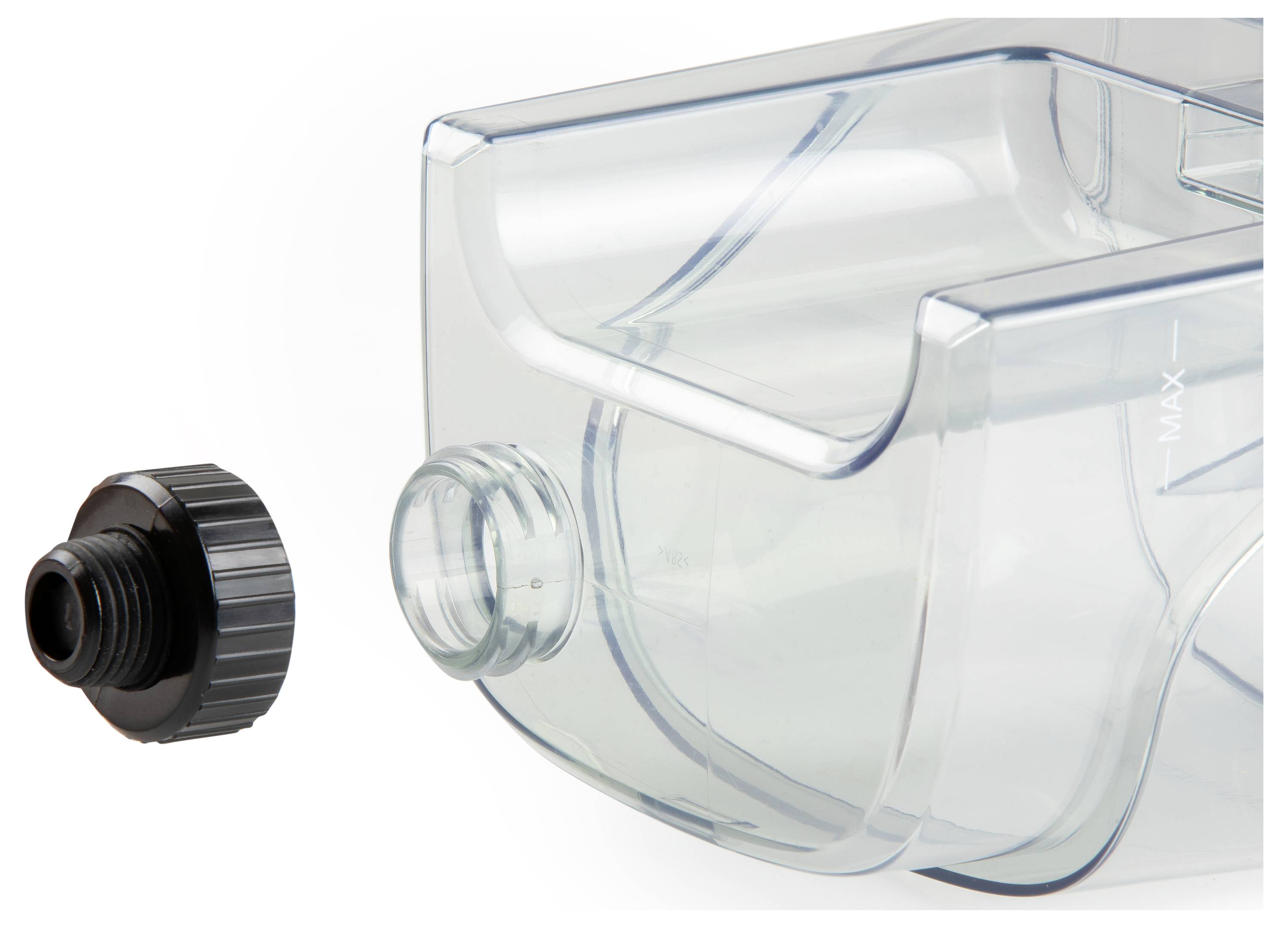 Ein transparenter Plastikbehälter mit einer offenen Ausgussöffnung wird neben einem schwarzen Schraubdeckel gezeigt. Der Behälter verfügt über eine Markierung für die maximale Füllhöhe (MAX).