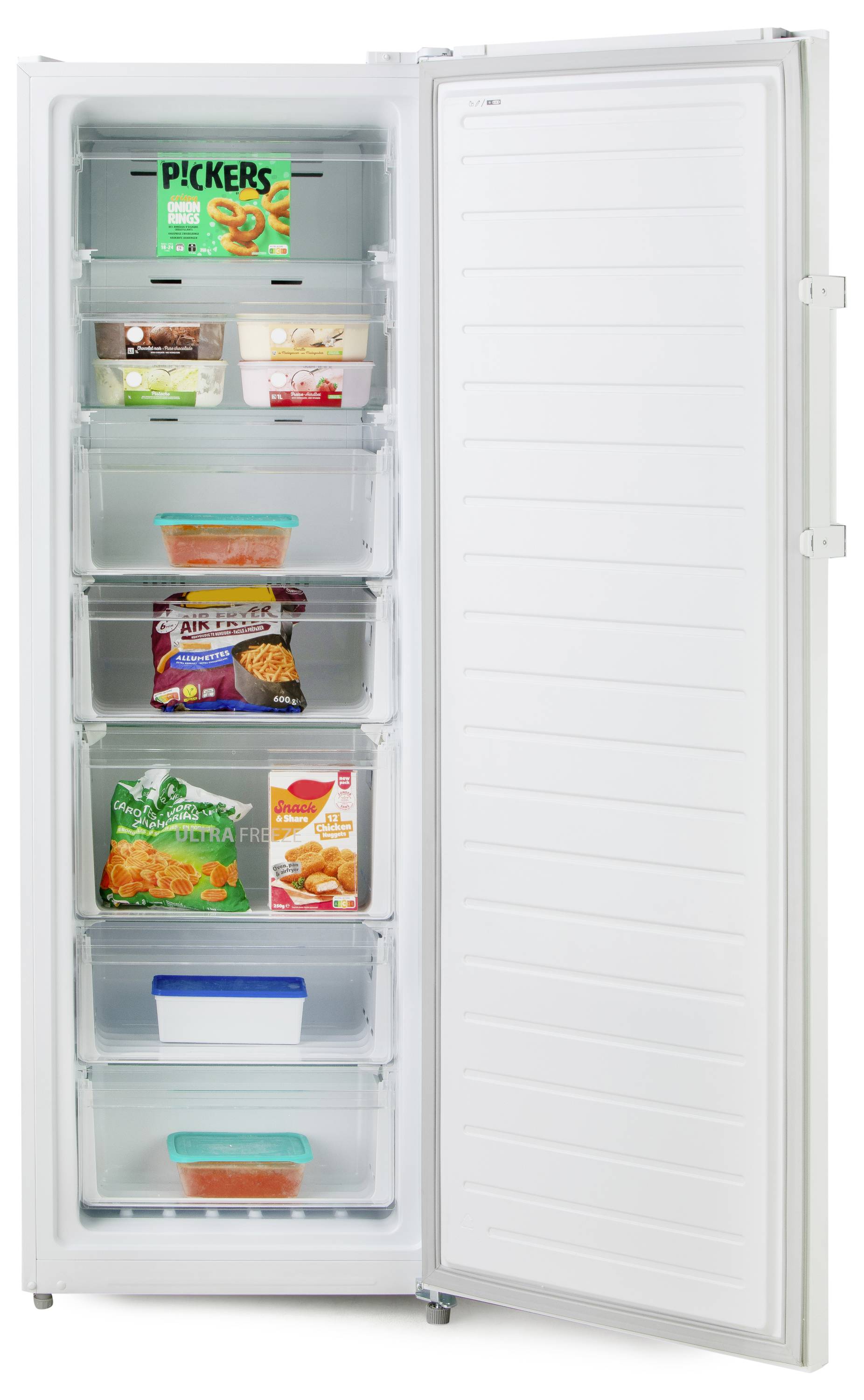 Offener weißer Gefrierschrank mit fünf transparenten Ablagen, auf denen verpackte Lebensmittel wie Gemüse, Snacks und Tiefkühlgerichte zu sehen sind.