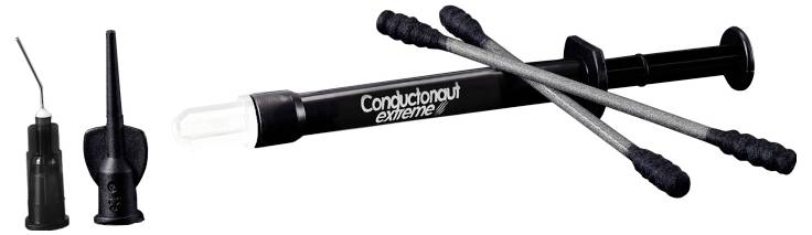 Schwarze Spritze mit der Aufschrift „Conductonaut Extreme", versehen mit zwei Metallstäben und zwei schwarzen Düsen zur Anwendung von Wärmeleitpaste.