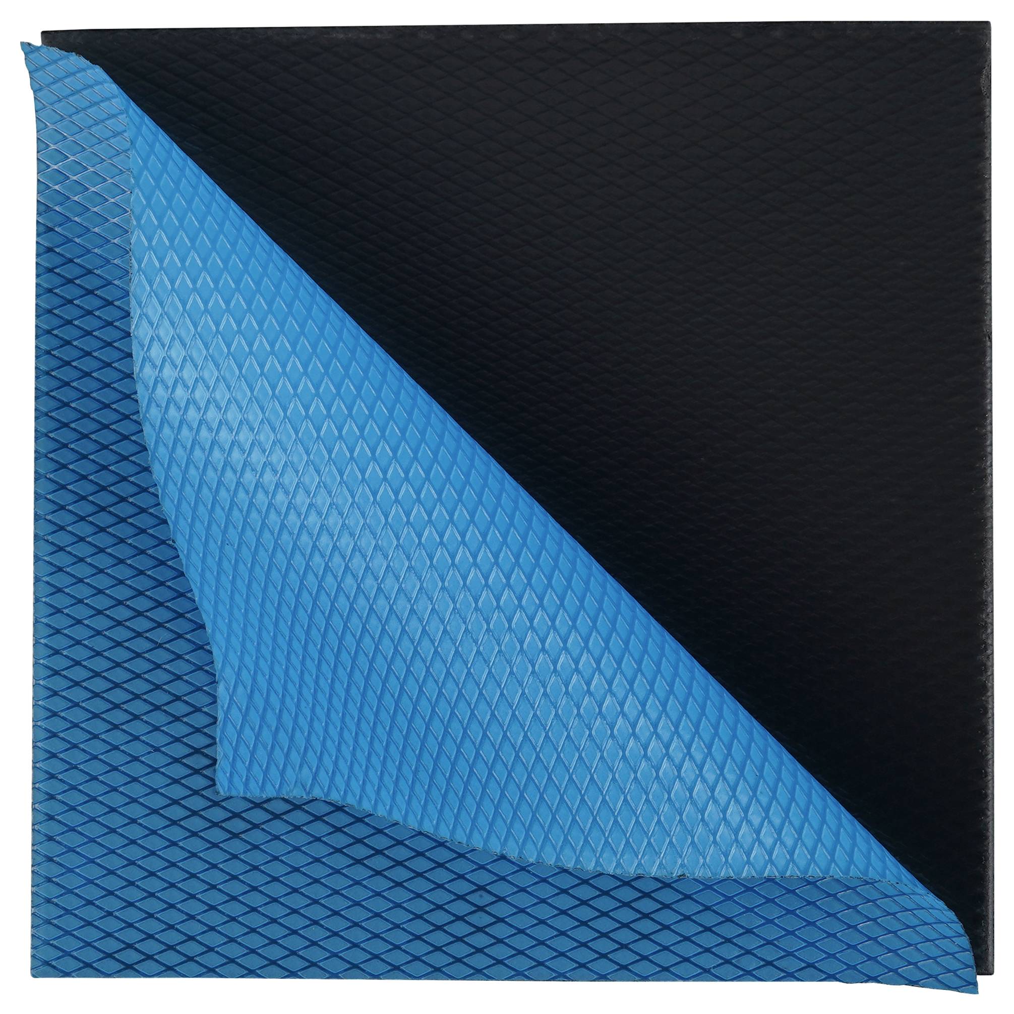 Ein schwarzes Quadrat mit einem kleineren blauen, strukturierten Dreieck in der linken unteren Ecke, das wie eine umgeschlagene Seite aussieht, die ein Muster enthüllt.