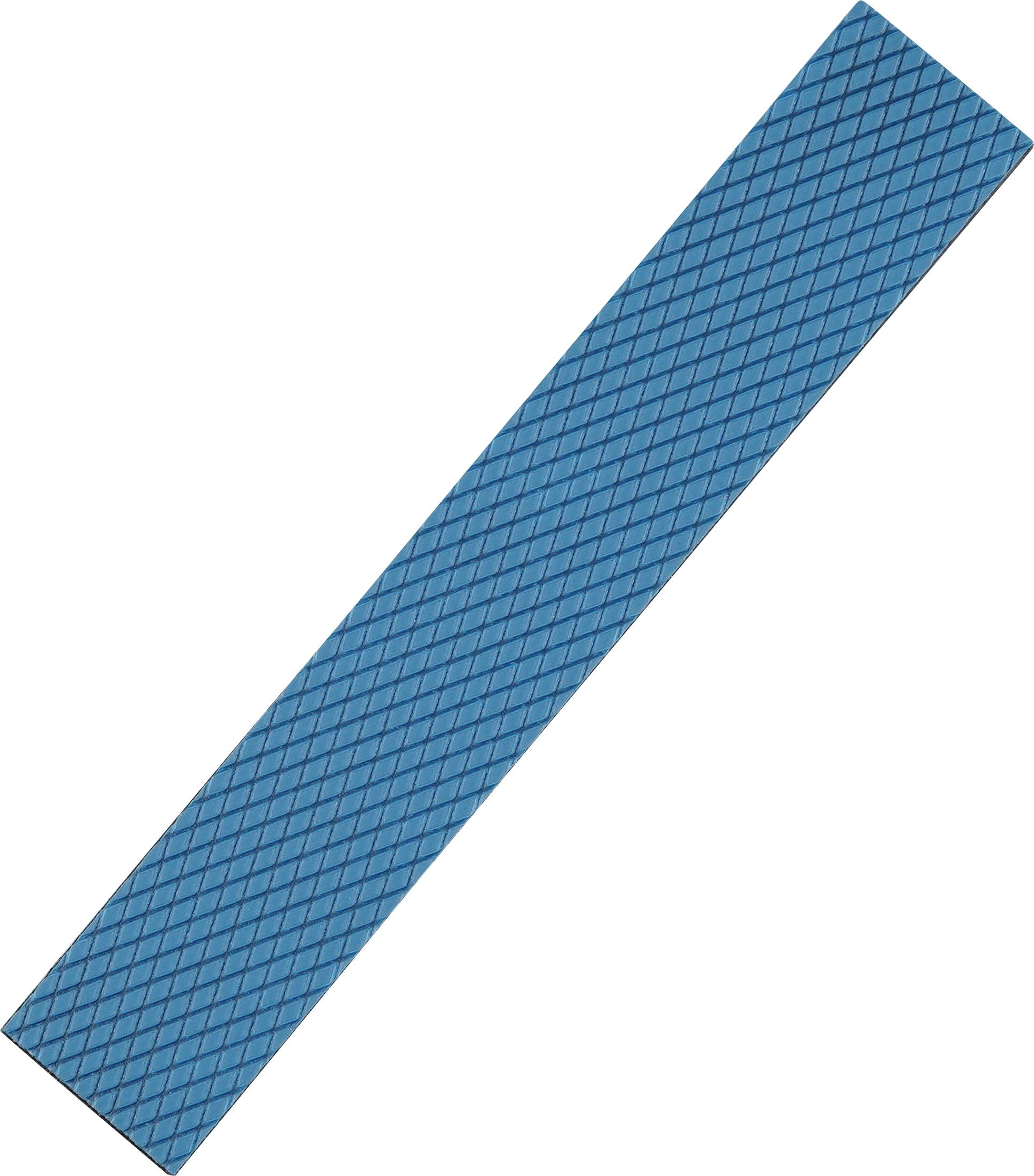 Eine blaue gemusterte Yogamatte, diagonal ausgerollt, mit einer Rautenstruktur, die für Übungen oder Yogapraxis verwendet wird.