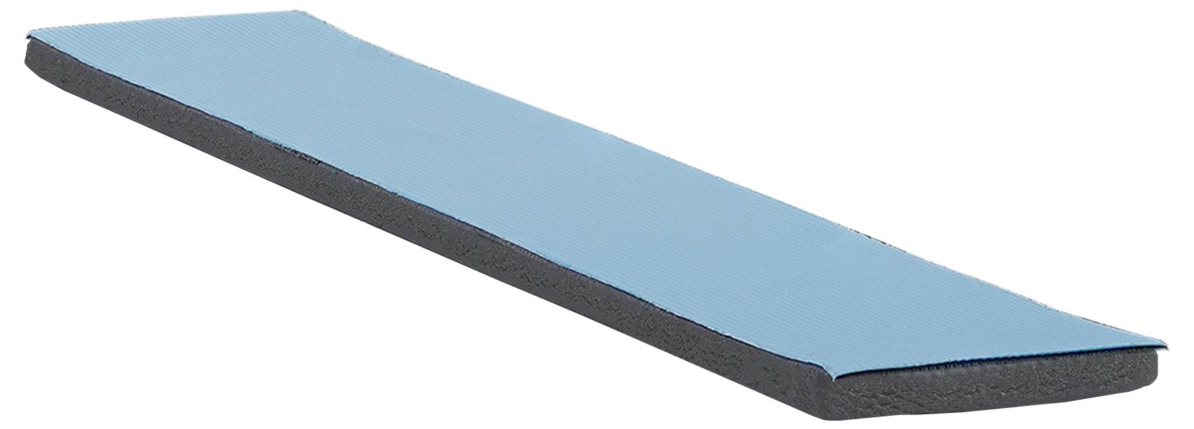 Ein blauer Schaumstoff-Balancepad, rechteckig und leicht erhöht, verwendet für Übungen und Stabilitätstraining auf einem weißen Hintergrund.