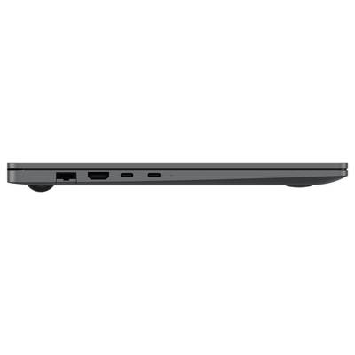 Eine Seitenansicht eines Laptops, die seinen Ethernet-Anschluss, zwei USB-Anschlüsse und einen Kopfhöreranschluss zeigt und dabei die Konnektivitätsoptionen betont.