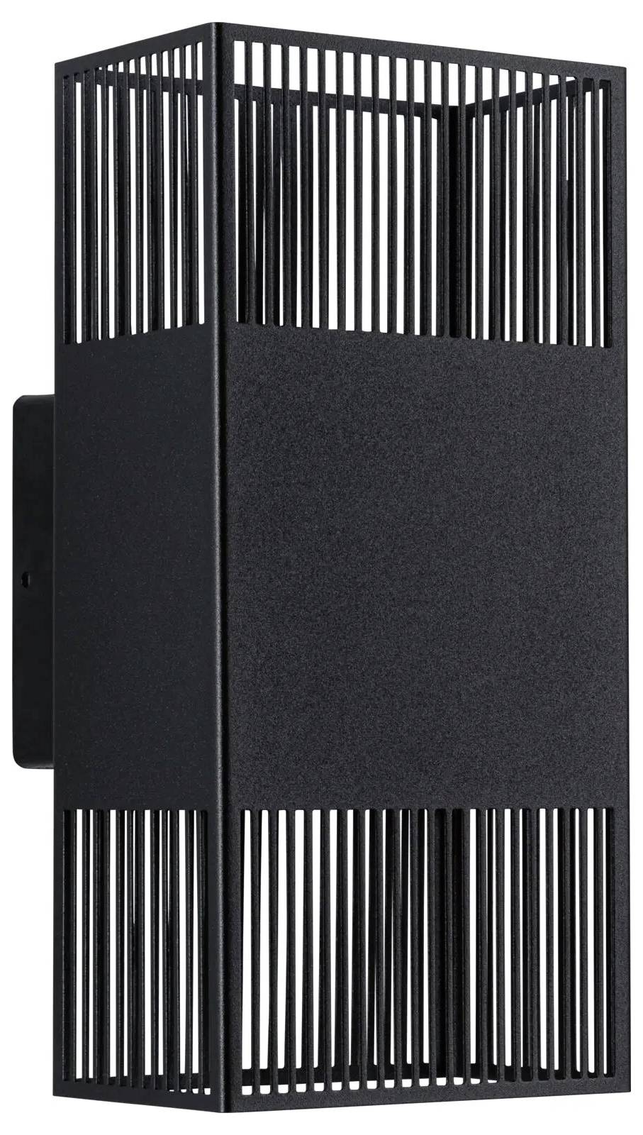 Rechteckiger schwarzer Metallwandleuchter mit vertikalen Schlitzen an Ober- und Unterseite, an einem flachen Hintergrund montiert. Modernes, geometrisches Design.