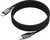 Ein schwarzes geflochtenes USB-C zu USB-C Kabel, aufgewickelt, das Haltbarkeit und Konnektivität zwischen kompatiblen Geräten demonstriert.