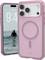 Ein rosa Smartphone-Gehäuse mit einem MagSafe-Ring ist zu sehen, das die Rückseite eines Telefons mit einer Triple-Objektiv-Kamera schützt. Der Bildschirm zeigt Uhrzeit und Datum an.