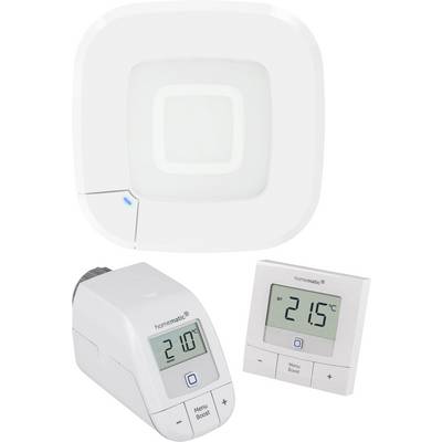 Ein Smart-Home-Thermostatensystem mit einem Hub und zwei digitalen Anzeigegeräten, die Temperatureinstellungen von 21,0°C und 21,5°C anzeigen.
