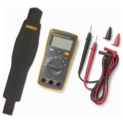 Ein Multimeter mit Messspitzen, zwei Krokodilklemmen und einem Schutzgehäuse mit der Markenaufschrift 'Fluke'. Verwendet zur Messung elektrischer Werte.