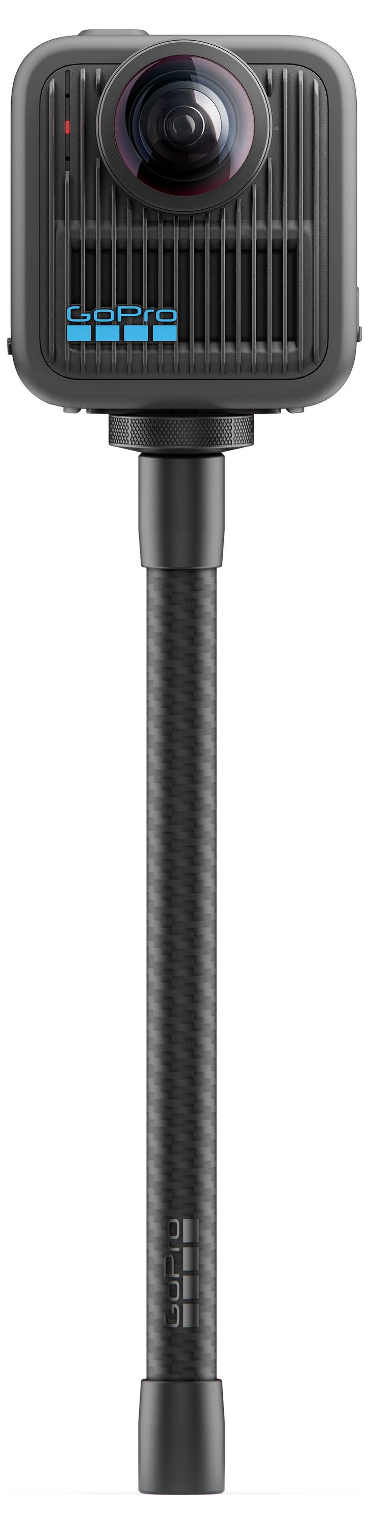 Eine kompakte, schwarze Action-Kamera, die auf einem schlanken Stab montiert ist und ein breites Objektiv sowie eine strukturierte Oberfläche aufweist.