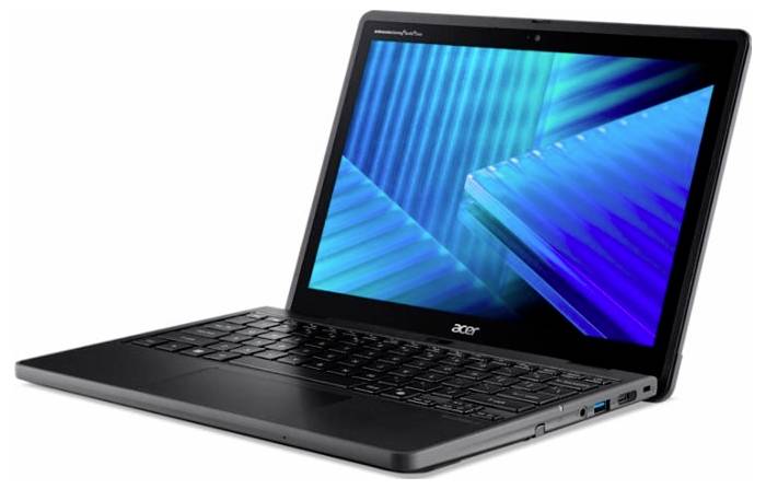 Acer-Laptop mit geöffnetem Bildschirm, der ein blaues abstraktes geometrisches Muster zeigt, schräg positioniert, um die Tastatur und seitliche Anschlüsse zu enthüllen.