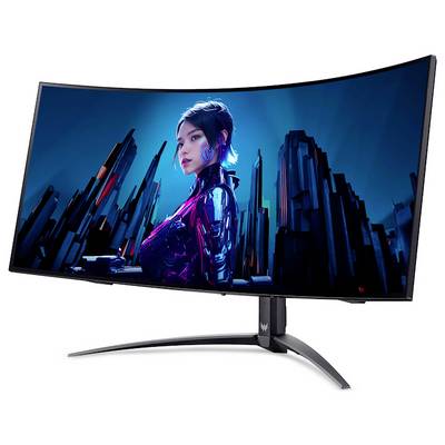 Ein gekrümmter Gaming-Monitor zeigt ein digitales Kunstwerk, das eine futuristische Stadtlandschaft mit einer Person in einem Science-Fiction-Outfit darstellt, die in Neonlichtern leuchtet.