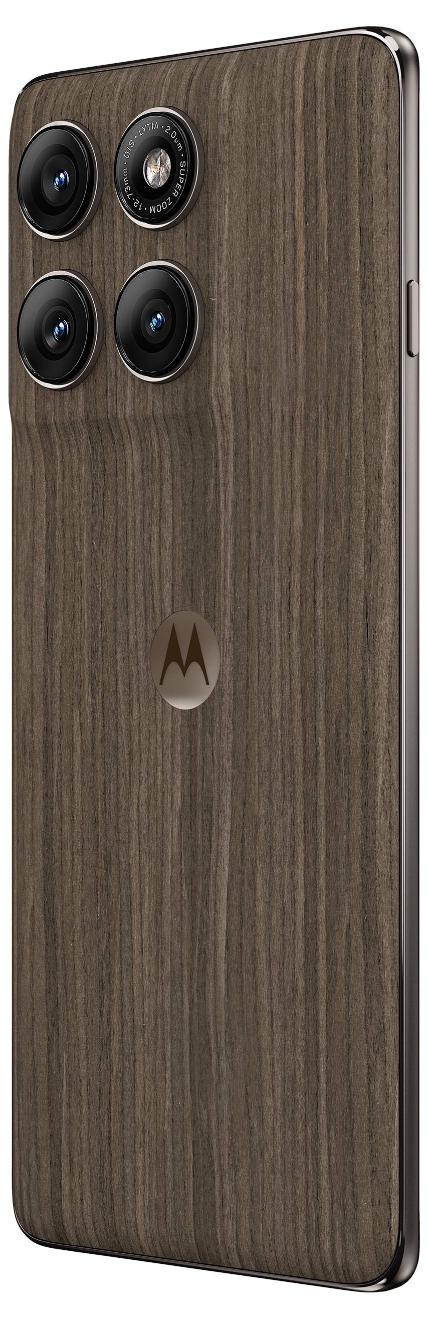 Ein Smartphone mit holzstrukturiertem Rücken und vier Kameras in der oberen Ecke, mit einem einfachen Logo in der Mitte.