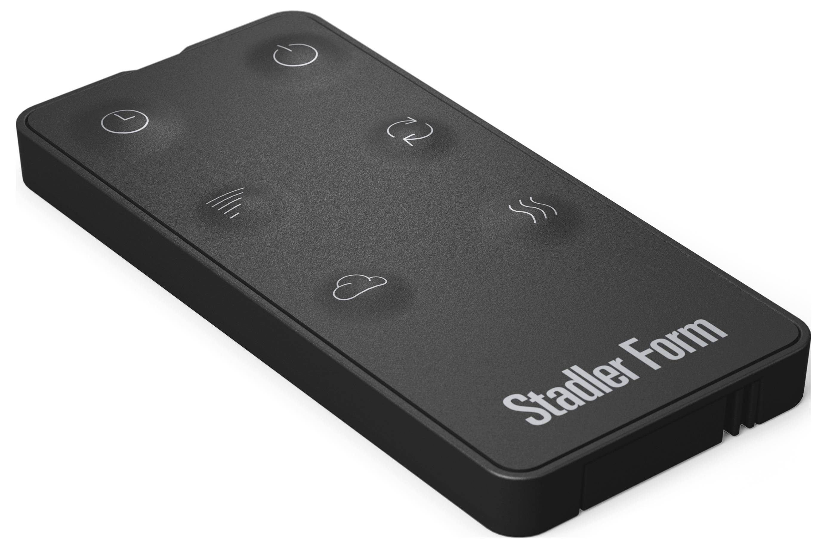 Schwarze Fernbedienung mit fünf Symboltasten für Ein/Aus, Oszillation, Geschwindigkeit, Modus und Timer; mit der Markenbezeichnung 'Stadler Form'.