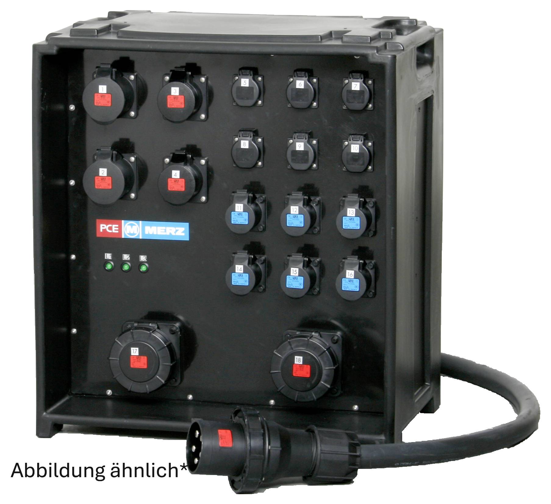 Eine schwarze industrielle Stromverteilungseinheit mit mehreren Steckdosen. Ein dicker Kabel ragt von unten heraus und verfügt über einen großen Stecker.