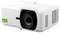 Ein weißer Projektor mit einer nach vorne gerichteten Linse, auf der Seite mit dem "Xbox"-Logo versehen, geeignet für Gaming oder Präsentationen.