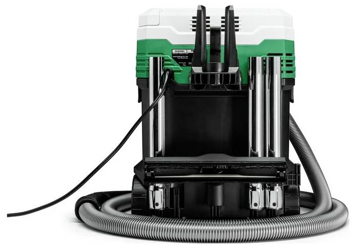 Ein kompakter Staubsauger mit grünem und weißem Gehäuse, ausziehbaren Schläuchen und einem Netzkabel, konzipiert für industrielle oder Werkstattanwendungen.