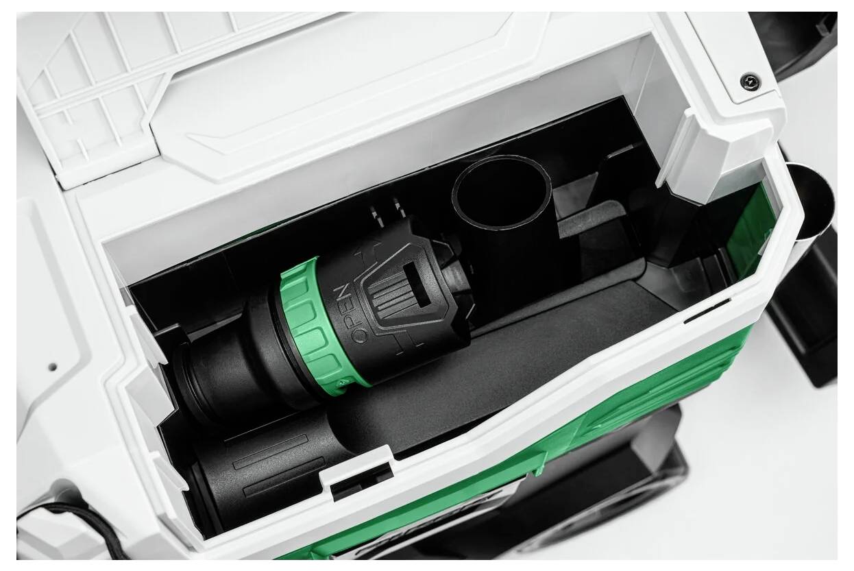 Draufsicht des Innenraums einer Industriemaschine, die eine grün-schwarze Komponente mit dem Text 'N20' zeigt, was auf eine auswechselbare Kartusche hinweist.