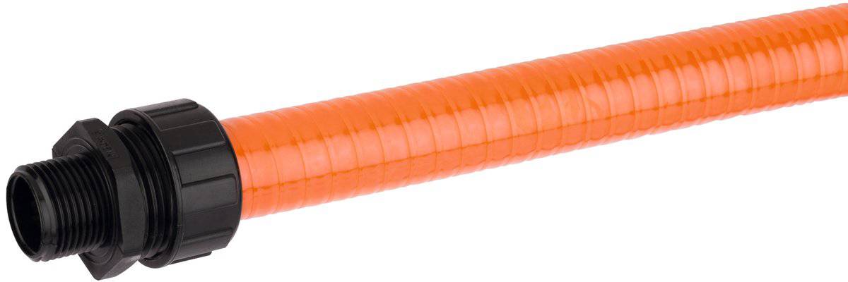 Ein orangefarbener flexibler Kabelkanal mit einer schwarzen Anschlussfitting, der zum Schutz von elektrischen Leitungen verwendet wird.