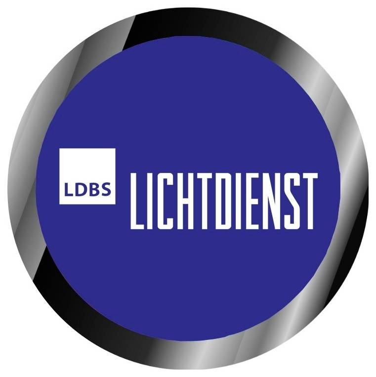 Logo mit blauem, kreisförmigem Hintergrund. Große Schrift liest sich 'LICHTDIENST'. Kleinere Schrift im Quadrat: 'LDBS'. Silberner äußerer Ring umgibt das Design.