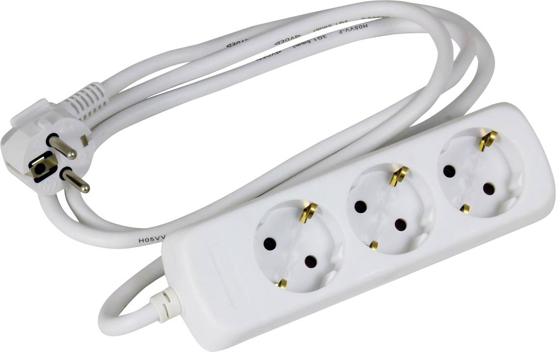 Ein weißer dreifach-Steckdosenleiste mit europäischem Stecker, gewickeltem Kabel und goldfarbenen Schutzleiterstiften, verwendet für elektrische Verbindungen.