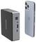 Geekomi externes Akku-/Ladegerät neben der Rückseite eines Smartphones, wobei Stromschalter, USB-A- und USB-C-Anschlüsse sichtbar sind