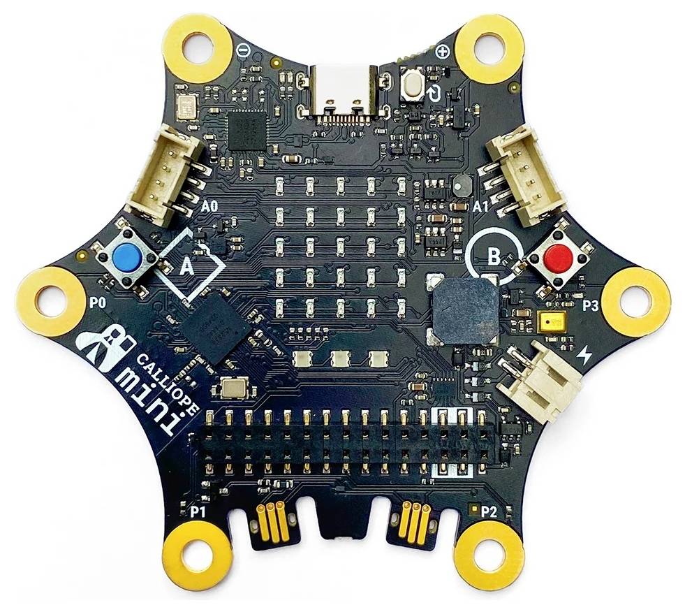 Eine sechseckige Leiterplatte mit verschiedenen elektronischen Komponenten, beschriftet mit 'Calliope mini', enthält Anschlüsse, die mit A und B bezeichnet sind, sowie Anschlüsse für Kabel.