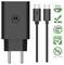 Schwarzes Motorola USB-C Ladegerät mit Kabel und Stecker. Umweltfreundliche Abzeichen: PVC-frei, RoHS, BFR-frei, Phthalatfrei, bleifrei.